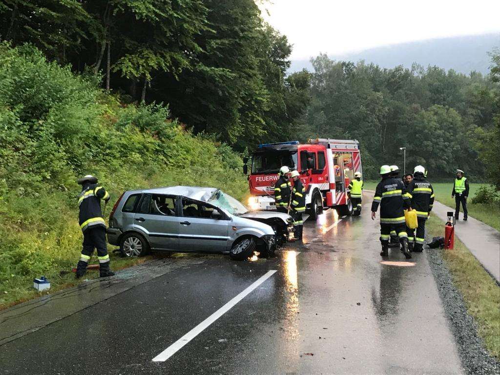 Ossiacher See News | Ossiach: Auto von der Fahrbahn abgekommen