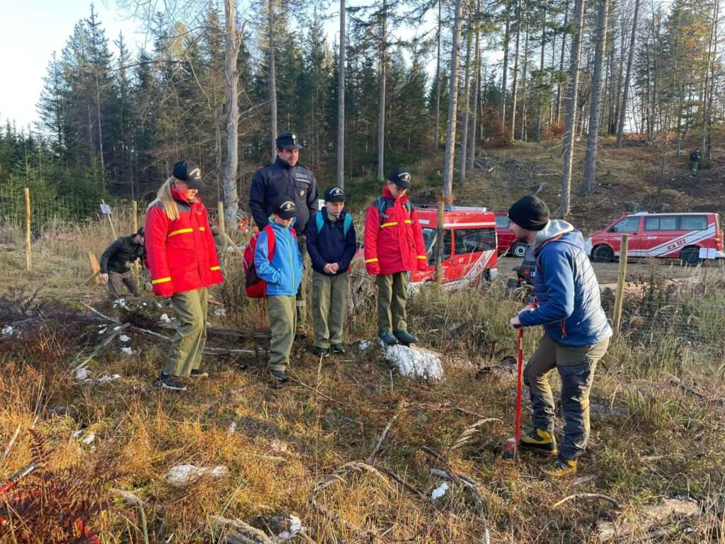 Ossiacher See News | Baumpflanzaktion der Feuerwehrjugend am Dobratsch