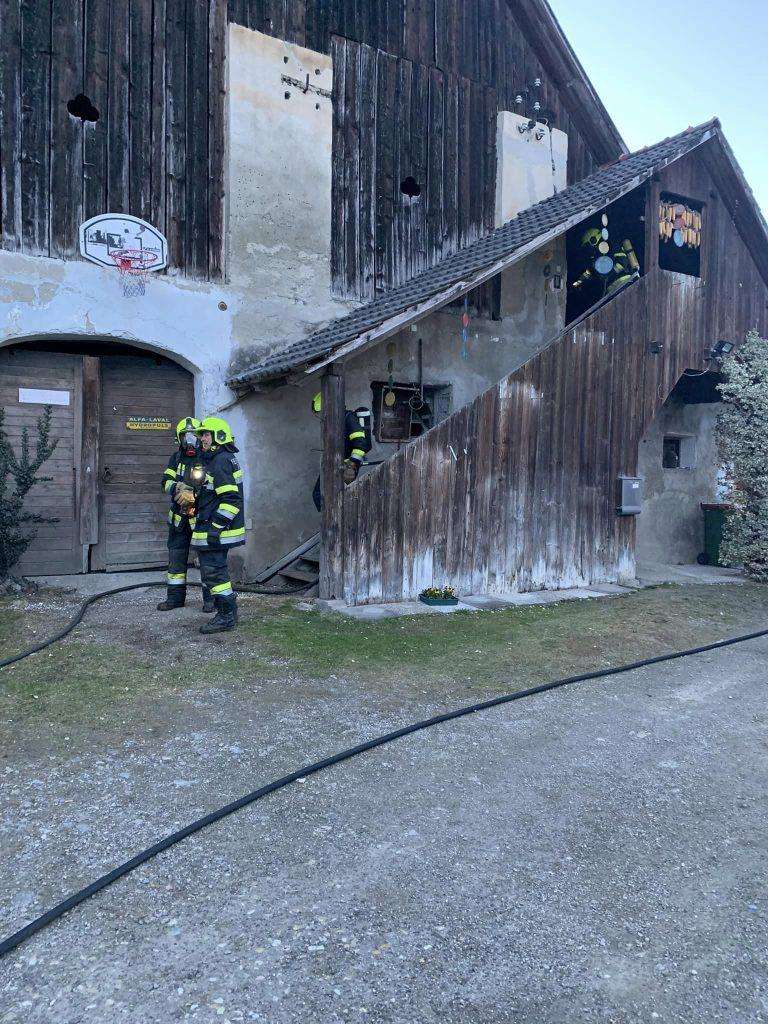 Ossiacher See News | Heuballen in Brand geraten - Feuerwehren im Einsatz