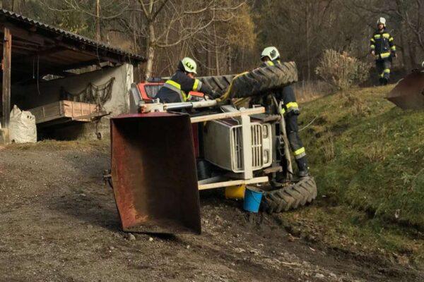 Ossiacher See News|Feuerwehr rückte zu Traktorbergung aus