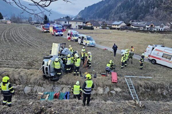 Ossiacher See News | Treffen: Zwei Personen bei Unfall eingeklemmt