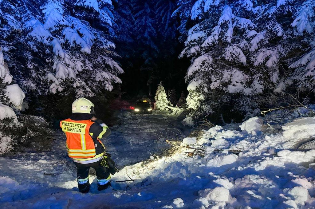 Ossiacher See News | Taxi 50 Meter in Wald geschlittert